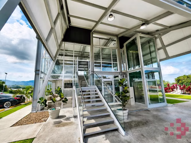 APARTAMENTO EN VENTA CON JARDÍN EN CONDOMINIO KHAYA, CURRIDABAT