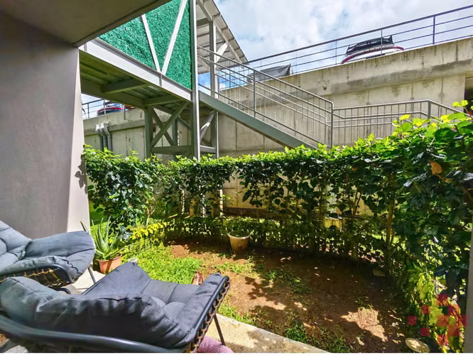APARTAMENTO EN VENTA CON JARDÍN EN CONDOMINIO KHAYA, CURRIDABAT