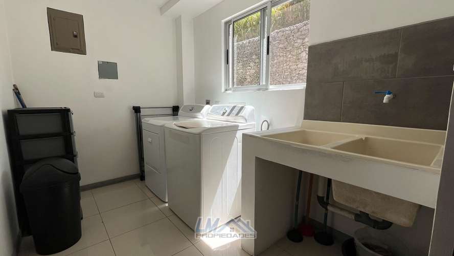 Se alquila casa en condominio en Ciudad Colón, amoblado | 2 habitaciones | Naturaleza, amplitud y tranquilidad - Imagen 20