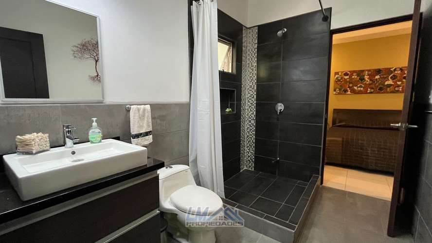 Se alquila casa en condominio en Ciudad Colón, amoblado | 2 habitaciones | Naturaleza, amplitud y tranquilidad - Imagen 5