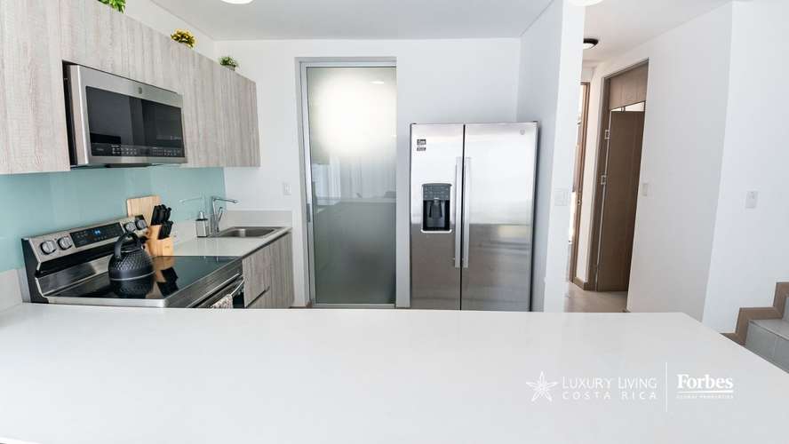 21565 - Casa esquinera de 3 habitaciones amueblada con patio en Cariari - Imagen 5
