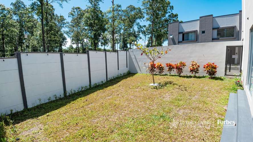 21565 - Casa esquinera de 3 habitaciones amueblada con patio en Cariari - Imagen 18