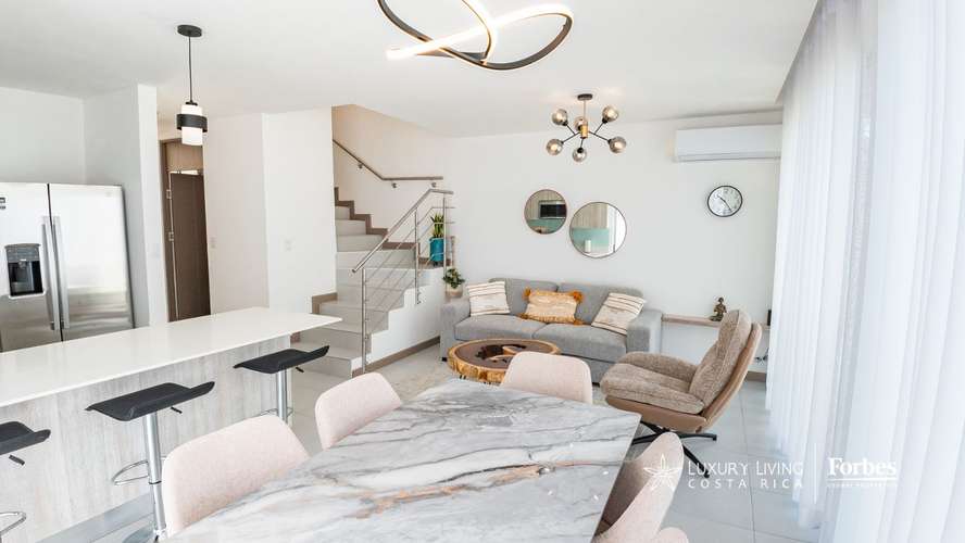 21565 - Casa esquinera de 3 habitaciones amueblada con patio en Cariari - Imagen 2