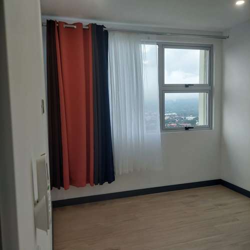 Se alquila apartamento en Río Oro de Santa Ana. Vistas espectaculares.