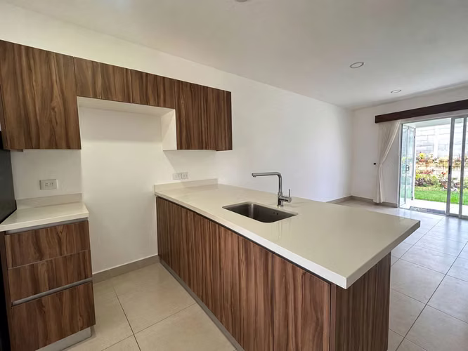 VENTA DE CASA DE 1 PLANTA, 2 HABITACIONES, CON PATIO EN CONDOMINIO, SAN JOAQUIN DE HEREDIA