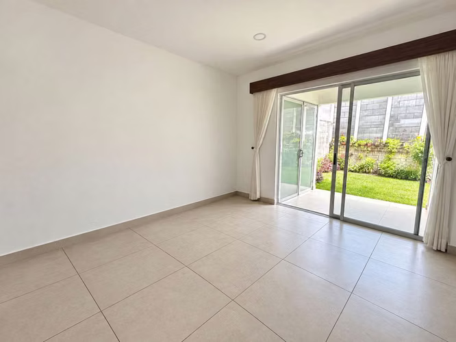 VENTA DE CASA DE 1 PLANTA, 2 HABITACIONES, CON PATIO EN CONDOMINIO, SAN JOAQUIN DE HEREDIA
