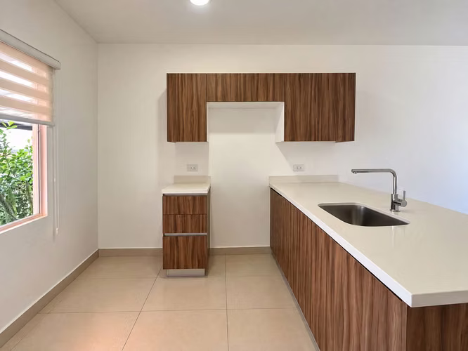 VENTA DE CASA DE 1 PLANTA, 2 HABITACIONES, CON PATIO EN CONDOMINIO, SAN JOAQUIN DE HEREDIA