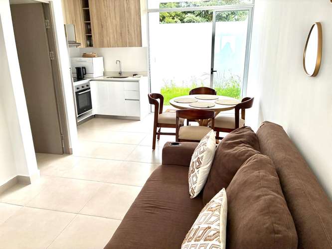 Casa amoblada en alquiler en Santa Ana | 2 habitaciones y jardín