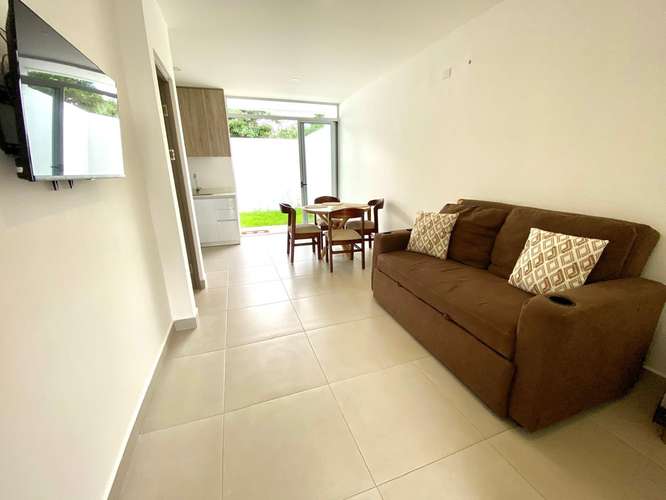 Casa amoblada en alquiler en Santa Ana | 2 habitaciones y jardín