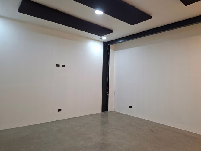 Local 200 m2 Tercer piso de Edificio Barrio Escalante - Imagen 10