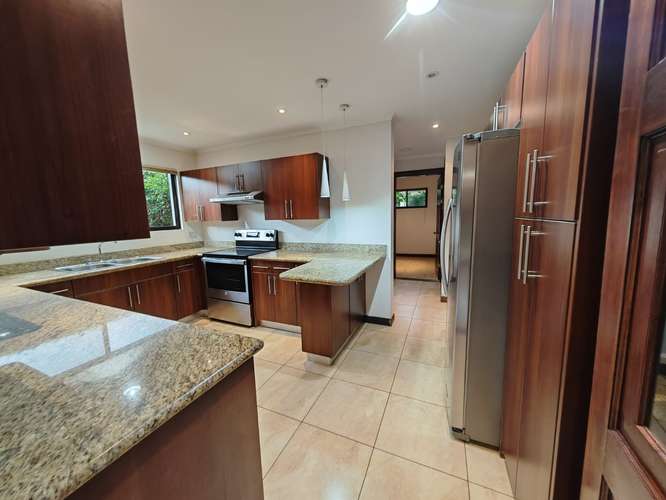 Venta de casa en condominio de Santa Ana Pozos - Imagen 3