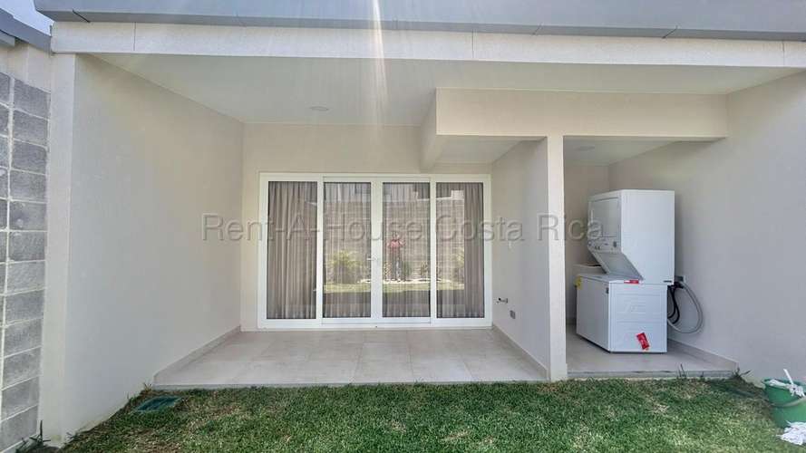 Oportunidad Casa moderna de dos niveles en alquiler en La Ribera, Belén, Heredia MP-27-911 - Imagen 9