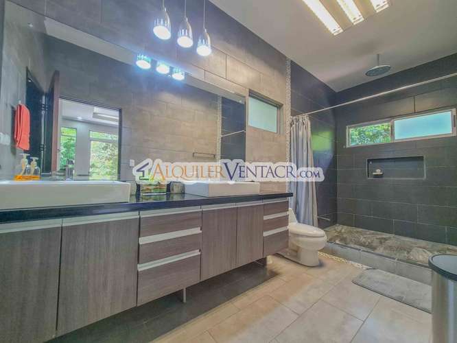 Lujoso condo amueblado con jardín en Brasil de Mora Santa Ana - Imagen 16