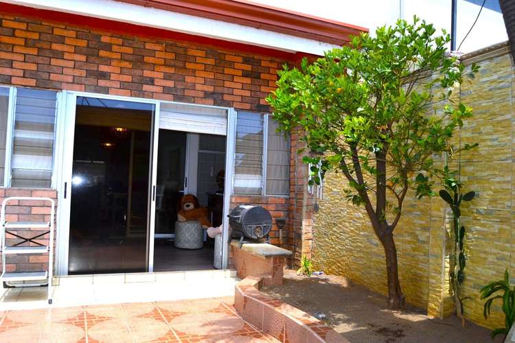 VENTA CASA MODERNA EN CONDOMINIO PISCINA Y SEGURIDAD EN HEREDIA CERCA DE PASEO DE LAS FLORES  - Imagen 9