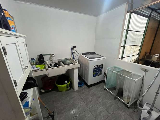 Alquiler apartamento 2 habitaciones en segundo nivel con cochera. Alajuela