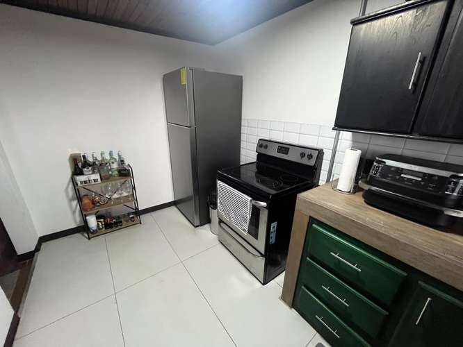 Alquiler apartamento 2 habitaciones en segundo nivel con cochera. Alajuela