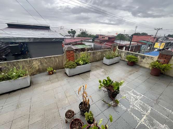 Alquiler apartamento 2 habitaciones en segundo nivel con cochera. Alajuela
