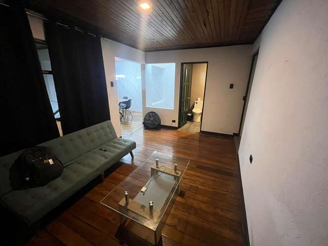 Alquiler apartamento 2 habitaciones en segundo nivel con cochera. Alajuela