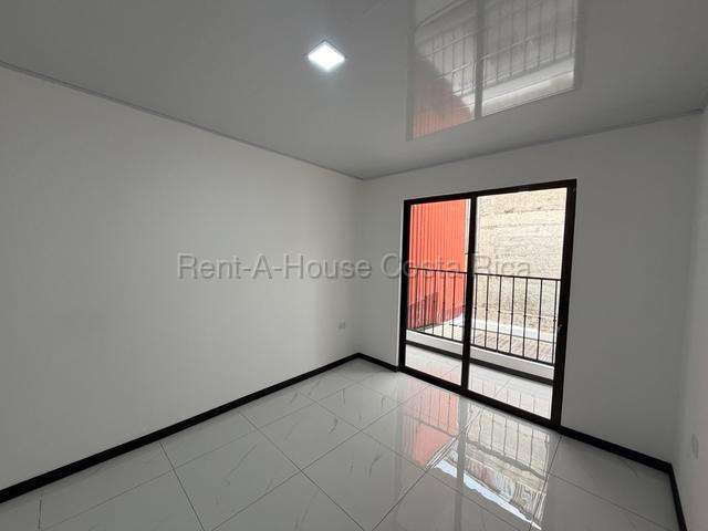 Venta de Casa Esquinera en San Juan de Tibás con Uso Mixto #27-227 GS - Imagen 5