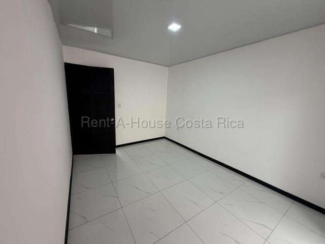 Venta de Casa Esquinera en San Juan de Tibás con Uso Mixto #27-227 GS - Imagen 6