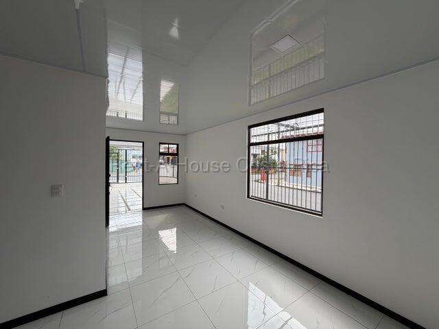 Venta de Casa Esquinera en San Juan de Tibás con Uso Mixto #27-227 GS - Imagen 3