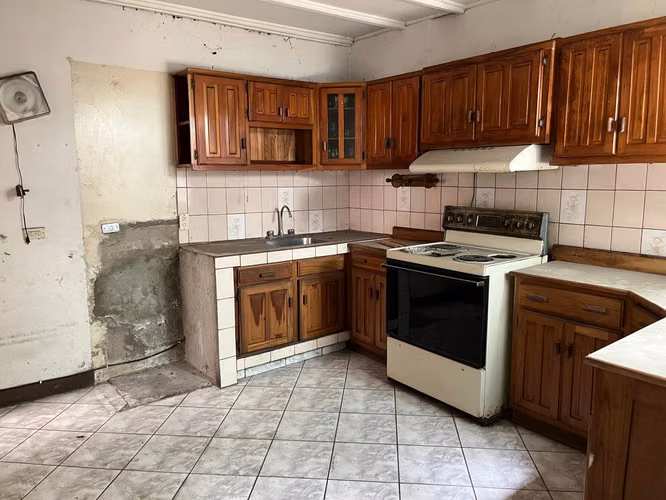 GRAN OPORTUNIDAD DE INVERSIÓN Y PARA REMODELAR EN SAN FRANCISCO DE DOS RÍOS - Imagen 13
