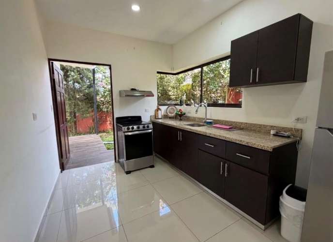 SE VENDE CASA DE UN NIVEL CON JARDIN FVB - Imagen 6