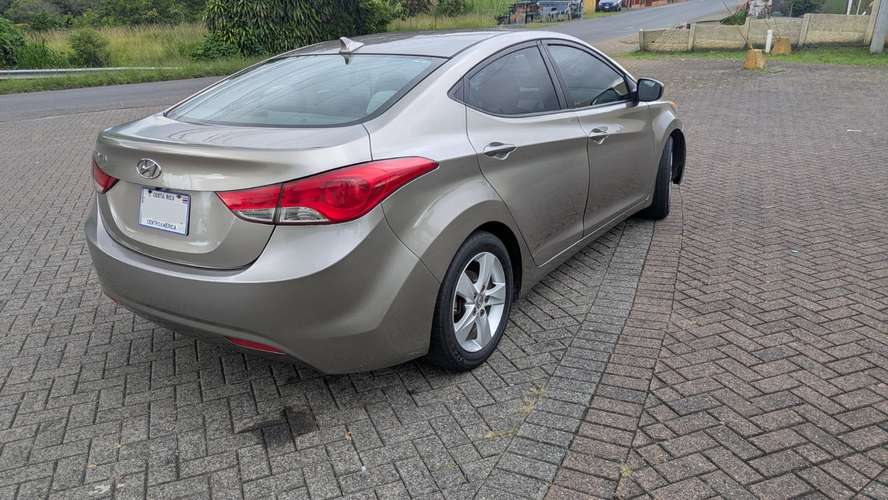 Vendo Elantra 2013 automático - Imagen 2