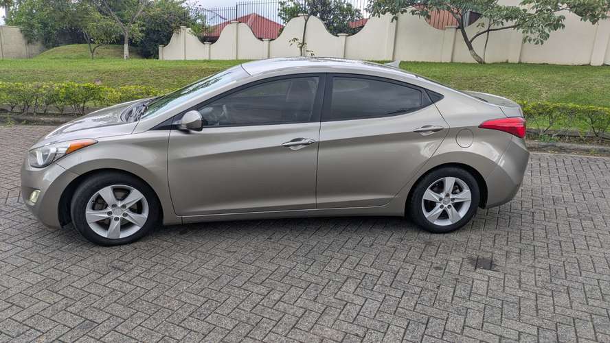 Vendo Elantra 2013 automático