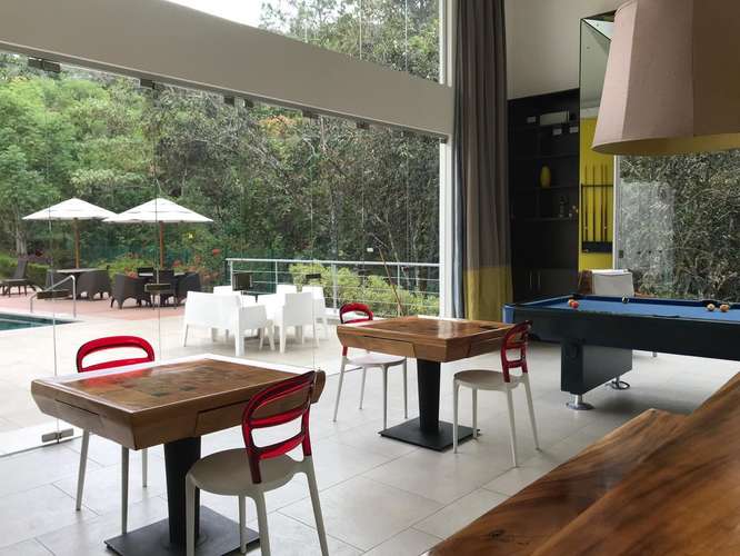 Bosques de Escazú, muy lindo-amplio-lujo, L. Blanca, 1 hab, 1.5 baños, jardín, amenidades.