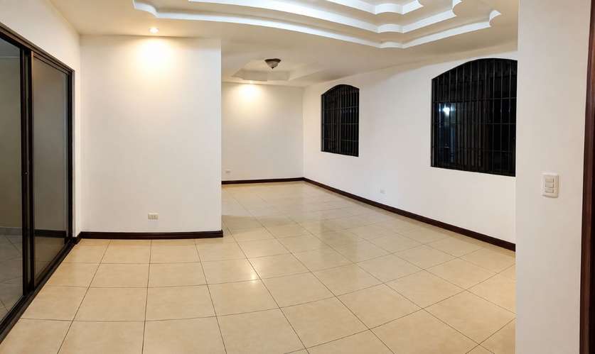 AMPLIA CASA EN CONDOMINIO EN ROHRMOSER. GEROMA. 