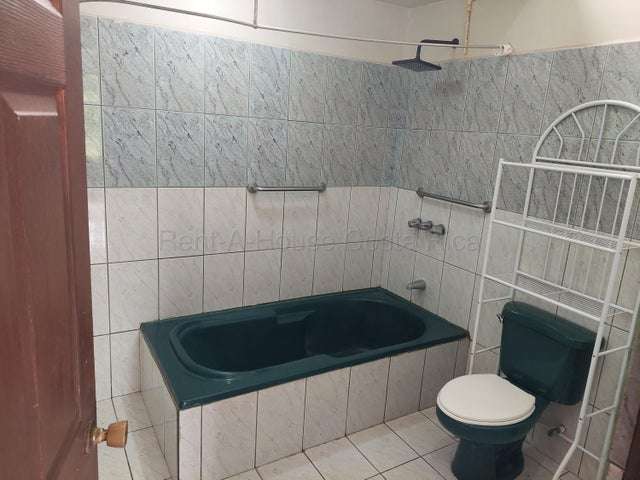 Alquiler de Casa en Santa Bárbara Heredia. 