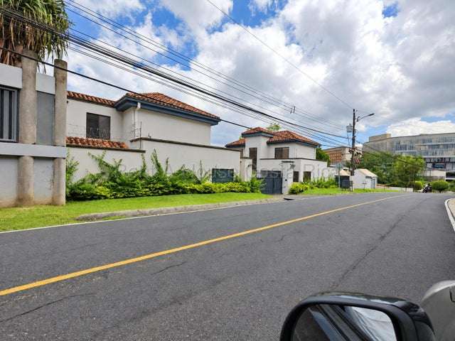 Alquiler de Casa en LOS LAURELES-Escazú. - Imagen 2