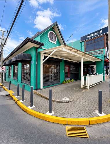 Local esquinero en alquiler en Heredia centro, cerca de la UNA