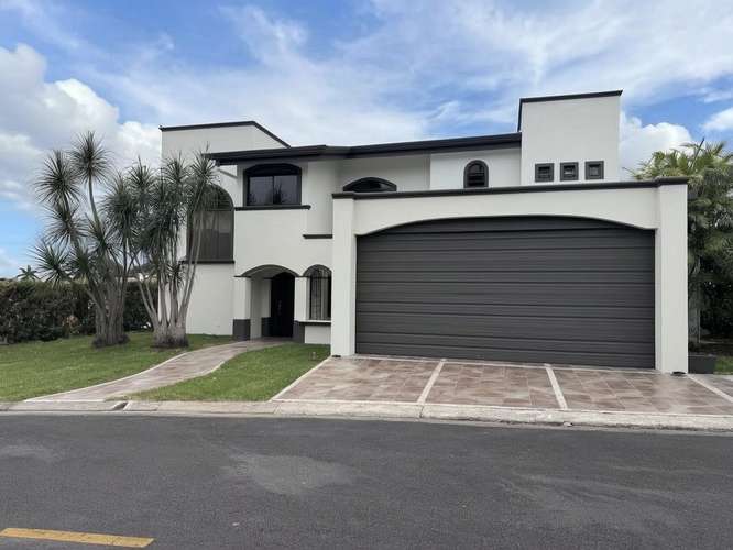 Venta de hermosa casa  en Condominio Santa Lucia - Imagen 1