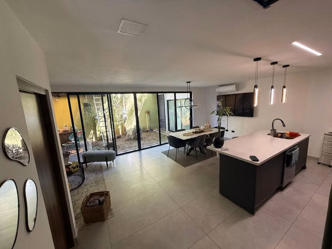 MODERNO TOWNHOUSE AMUEBLADO EN GUACHIPELIN NORTE, ESCAZÚ