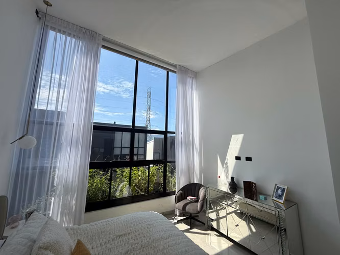 MODERNO TOWNHOUSE AMUEBLADO EN GUACHIPELIN NORTE, ESCAZÚ