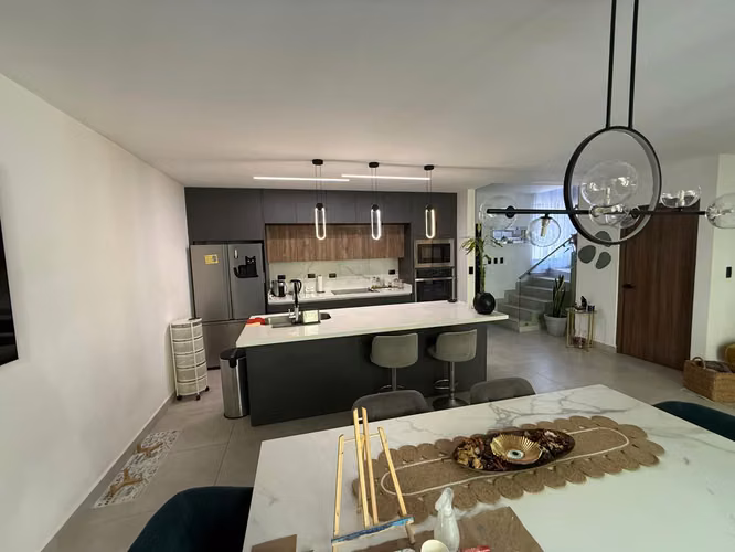 MODERNO TOWNHOUSE AMUEBLADO EN GUACHIPELIN NORTE, ESCAZÚ