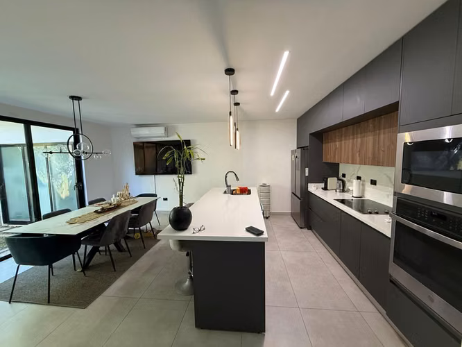 MODERNO TOWNHOUSE AMUEBLADO EN GUACHIPELIN NORTE, ESCAZÚ