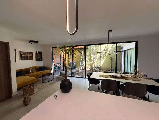 MODERNO TOWNHOUSE AMUEBLADO EN GUACHIPELIN NORTE, ESCAZÚ