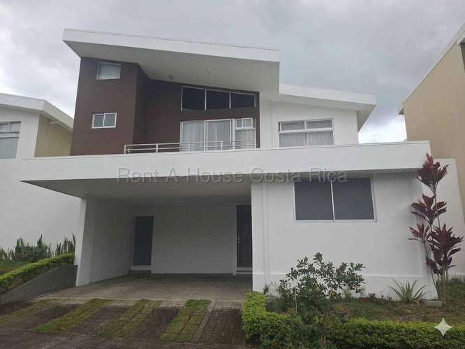 Venta de Casa Contemporánea en Sabanilla de Montes de Oca #27-778 GS