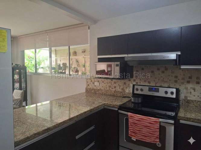 Venta de Casa Contemporánea en Sabanilla de Montes de Oca #27-778 GS - Imagen 9