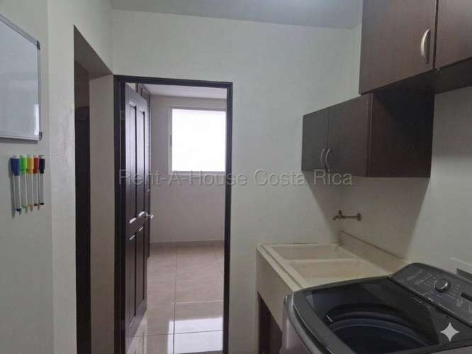 Venta de Casa Contemporánea en Sabanilla de Montes de Oca #27-778 GS - Imagen 11