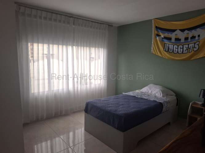 Venta de Casa Contemporánea en Sabanilla de Montes de Oca #27-778 GS - Imagen 5