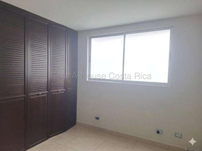 Venta de Casa Contemporánea en Sabanilla de Montes de Oca #27-778 GS - Imagen 12