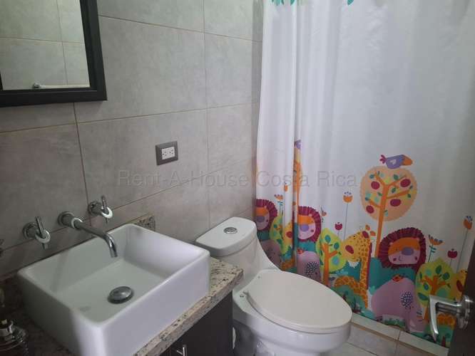 Venta de Casa Contemporánea en Sabanilla de Montes de Oca #27-778 GS - Imagen 13
