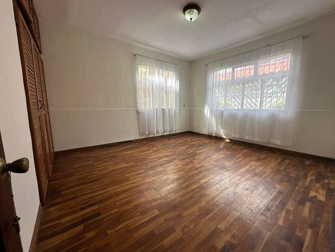 Venta de Casa en San Francisco de Dos Ríos con Amplio Jardín #26-1213 GS - Imagen 3