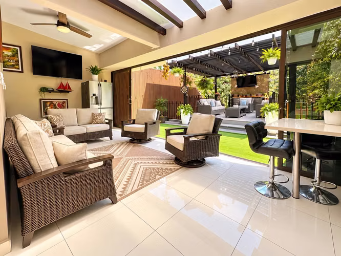Venta de Casa de Lujo en Condominio Parques del Sol - Imagen 16