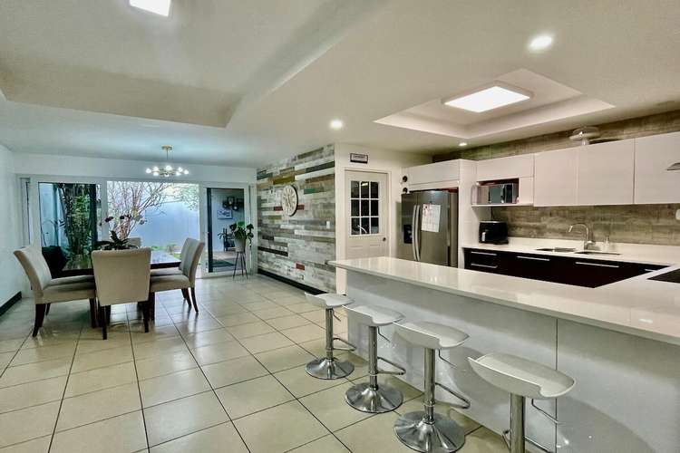 ALQUILER CASA CON LÍNEA BLANCA EN CONDOMINIO, ESCAZÚ,  - Imagen 3