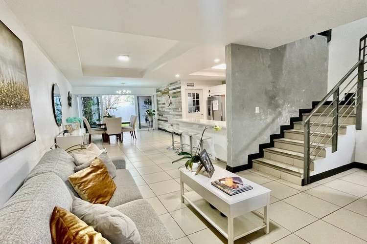 ALQUILER CASA CON LÍNEA BLANCA EN CONDOMINIO, ESCAZÚ,  - Imagen 2